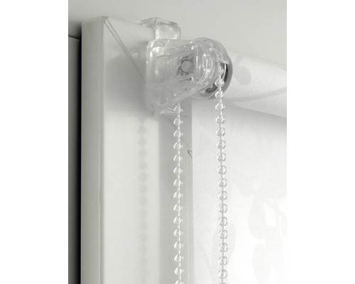 Detail einer Rollos mit Kettenzug und transparenter Halterung.