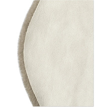 Detailansicht eines runden Teppichs mit Zottelrand