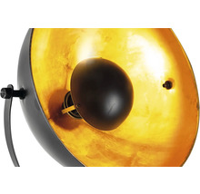 Nahaufnahme einer schwarzen Stehlampe mit goldfarbener Innenseite.