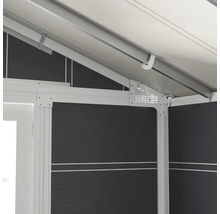 Detailansicht eines Terrassendachs mit Aluminiumrahmen und integrierter Belüftung