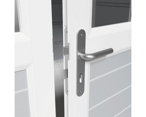 Detailansicht einer Terrassentür mit Griff und Schloss