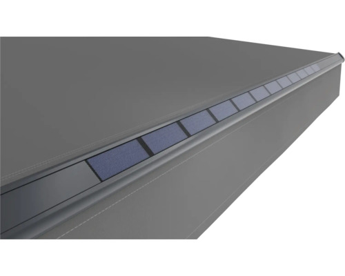 Markise mit Solarpanelen
