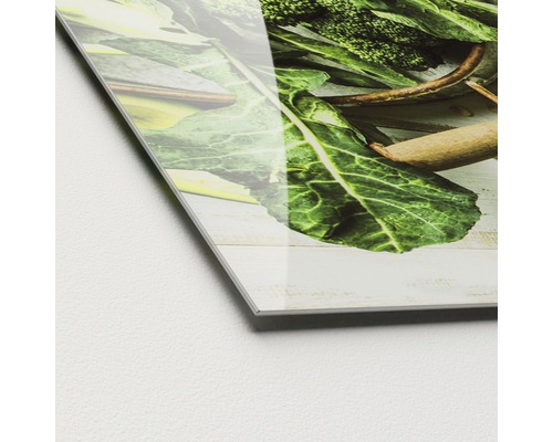 Nahaufnahme einer Acrylglasplatte mit Gemüse-Motiv