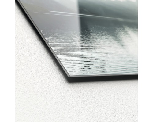 Nahaufnahme einer Acrylglasplatte mit Landschaftsmotiv