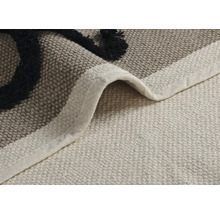 Teppich mit Bordüre und Muster