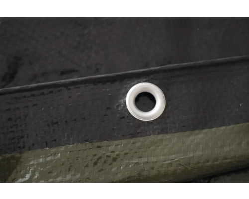 Detailaufnahme einer Plane mit Öse