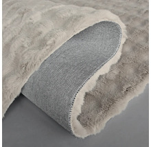 Flauschiger Teppich mit gewebter Rückseite