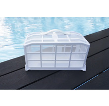 Weißer Schwimmbad-Skimmerkorb auf dunklem Untergrund