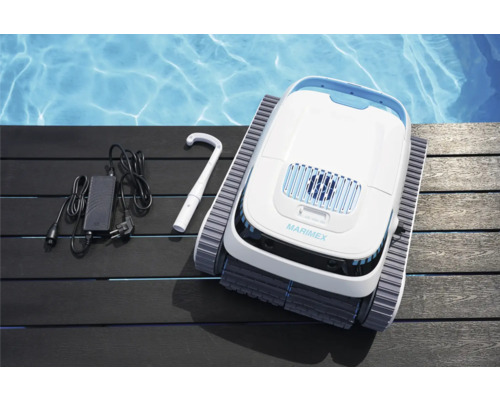 Marimex Poolroboter mit Zubehör auf Holzterrasse