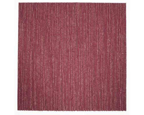 Rot melierter Teppich mit vertikalen Streifen.