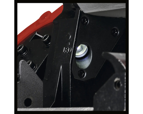 Detailansicht einer Tischkreissäge mit Licht