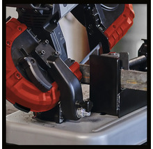 Bandsäge beim Schneiden eines Metallstücks