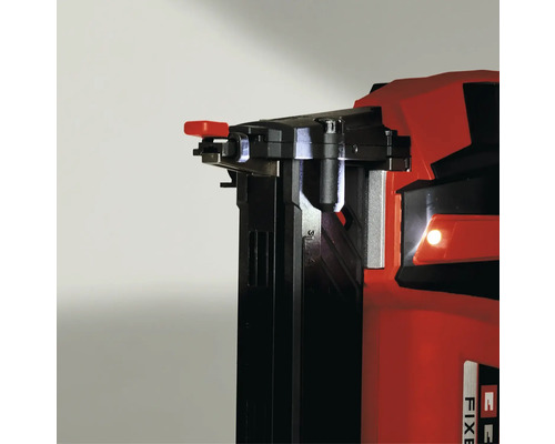 Detailansicht eines roten und schwarzen Bolzensetzgeräts.