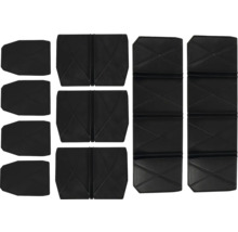 Mehrere schwarze Faltmatten für den Außenbereich