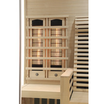 Detailansicht einer Infrarotsauna mit Sitzecke und Heizpaneelen