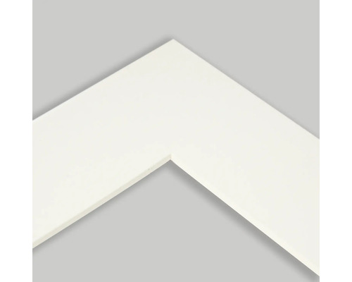 Detailansicht eines weißen Bilderrahmenprofils