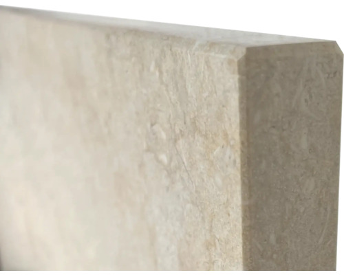 Detailansicht einer Natursteinkante