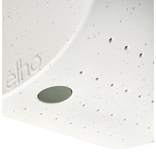 Detailansicht eines Blumentopfs mit Elho Logo und Drainagelöchern