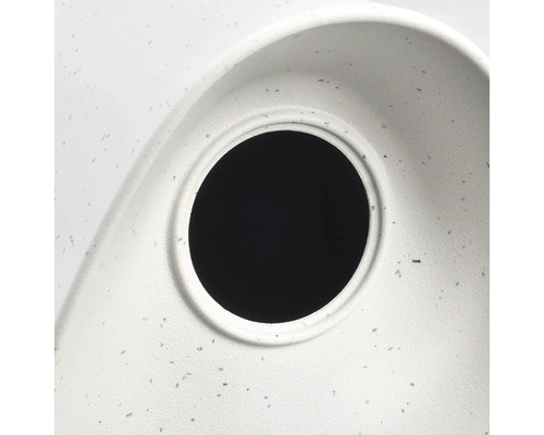 Detailaufnahme eines Waschbeckens mit rundem Abfluss