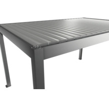 Detailansicht einer Terrassenüberdachung mit Aluminiumlamellen