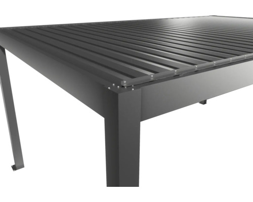 Detailansicht einer Aluminium-Pergola mit Lamellendach