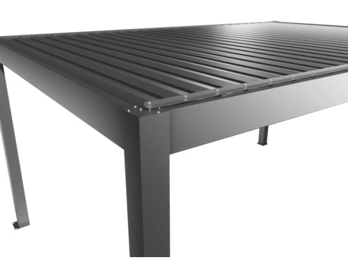 Detailansicht einer Terrassenüberdachung mit Lamellendach