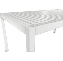 Detailansicht einer weißen Terrassenüberdachung