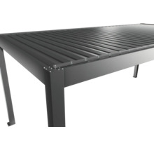 Detailansicht einer Terrassenüberdachung aus Metall