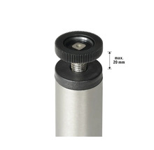 Verstellfuß mit einer maximalen Höhe von 20 Millimetern an einem Metallbein