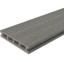 Terrassendiele aus Kunststoff mit Holzstruktur