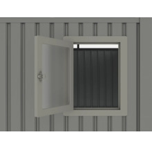 Detailansicht eines Gartenhauses mit geöffnetem Fenster