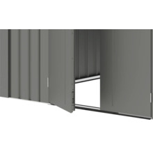 Detailansicht einer geöffneten Schiebetür eines Gerätehauses aus Metall