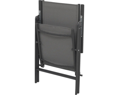 Zusammengeklappter Gartensessel mit Textilbespannung und Metallrahmen