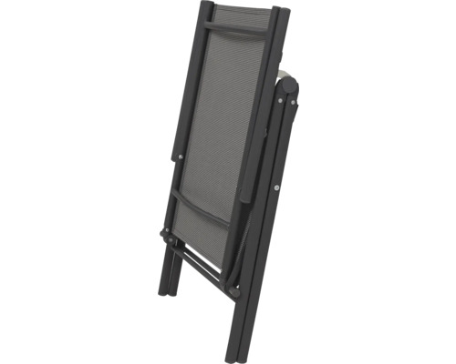 Zusammengeklappter Gartenstuhl mit Textilbespannung