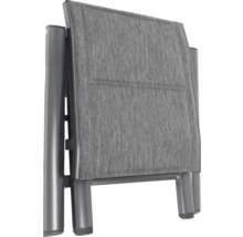 Zusammengeklappter Gartenstuhl mit Stoffbezug