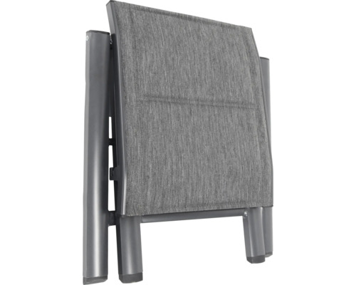 Zusammengeklappter Gartenstuhl mit Stoffbezug