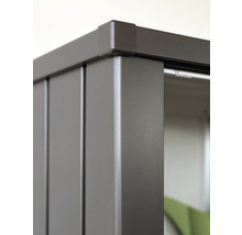 Detailansicht eines Gartenhauses aus Metall