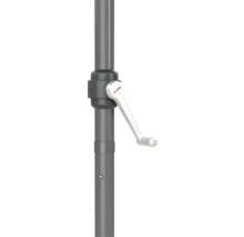 Detailansicht eines Sonnenschirmmastes mit Kurbelmechanismus und Soluna Logo