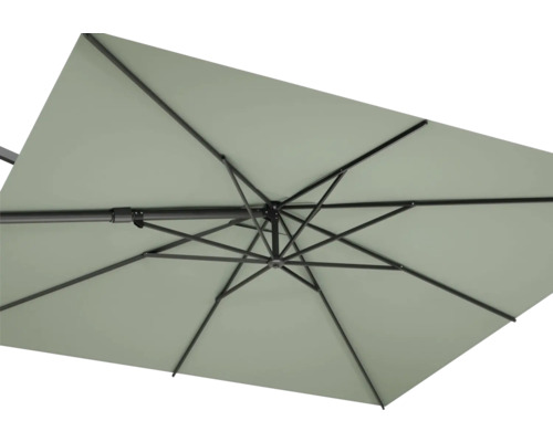 Ansicht des Sonnenschirms von unten mit Metallgestell und Schirmdach