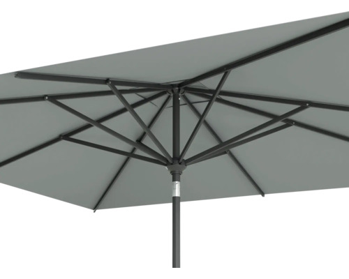 Detailansicht des rechteckigen Sonnenschirms mit Metallgestell