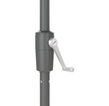 Detailansicht eines Sonnenschirmständers mit Handkurbel und Soluna Logo.