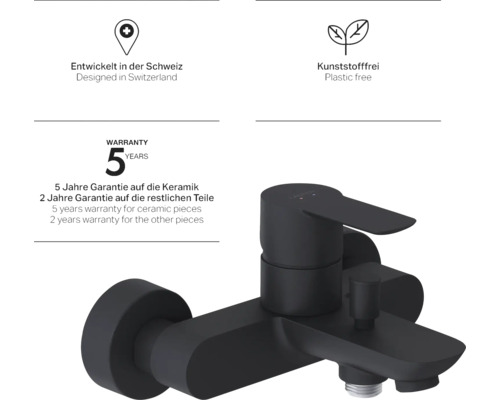 Schwarzer Badewannenmischer mit fünf Jahren Garantie auf Keramik und dem Hinweis 'Entwickelt in der Schweiz'.