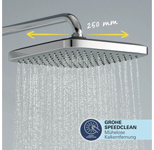 Quadratischer Duschkopf mit Wasserstrahl und Grohe SpeedClean Logo für mühelose Kalkentfernung