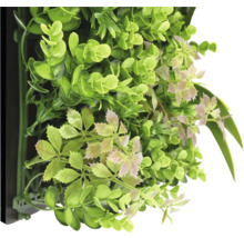 Künstliche Pflanzenwand mit verschiedenen grünen Blättern