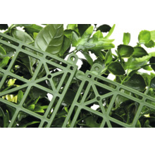 Detailansicht einer künstlichen Pflanzenwand mit Befestigungsstruktur