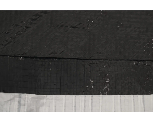 Detailansicht einer Teichfolie aus Kunststoff.