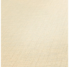 Nahaufnahme einer beigen Vinyltapete mit feiner Textur