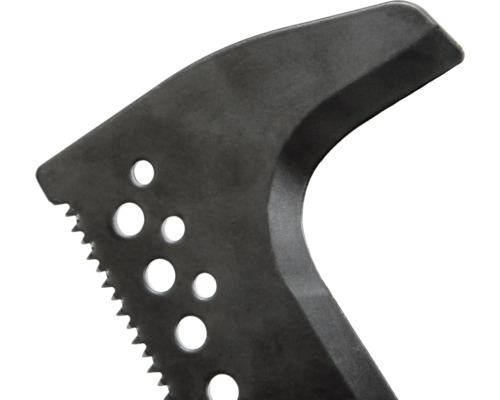 Nahaufnahme einer Spitzhacke mit gezackter Kante und Löchern