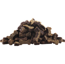 Haufen Hundekuchen in Knochenform