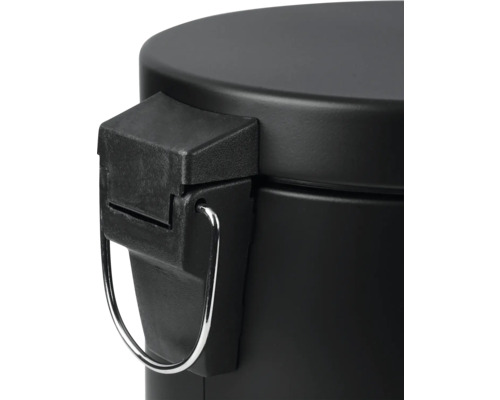 Detailansicht eines schwarzen Treteimers mit Deckel und Griff